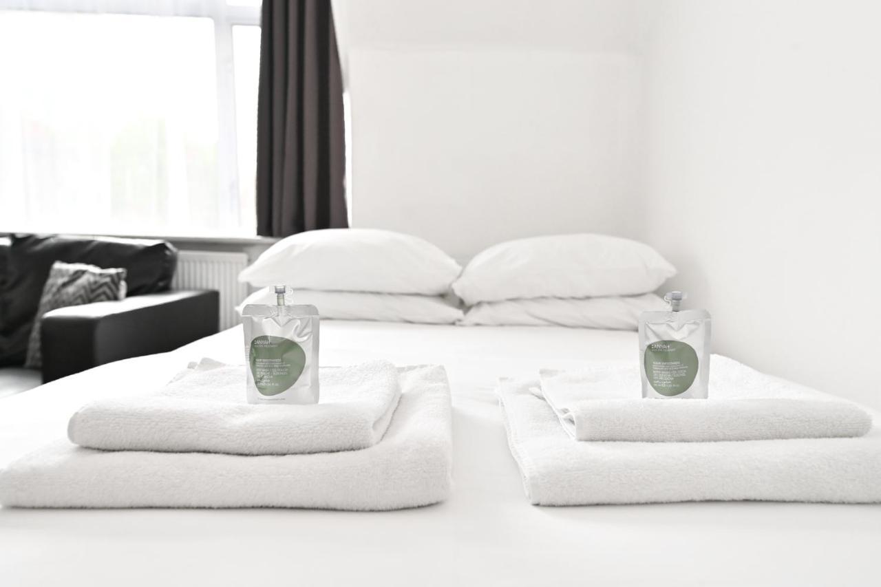 Soho Apartment, Theatres & Old Compton Street * Londen