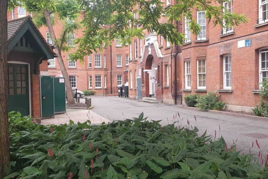 1 Bedroom *zone 1* Elephant And Castle * Londres
