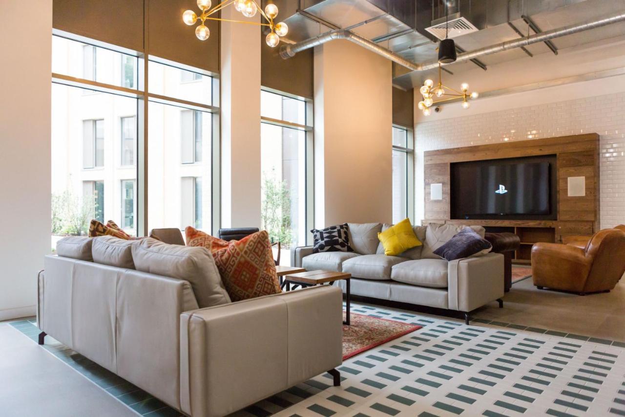 Apartment Contemporary At Chapter White In London