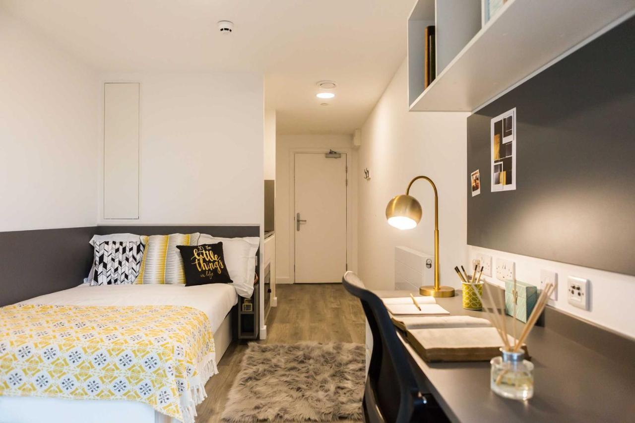 Apartment Contemporary At Chapter White In London