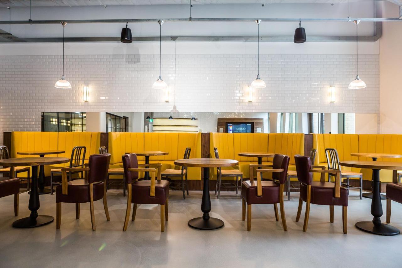 Apartment Contemporary At Chapter White In