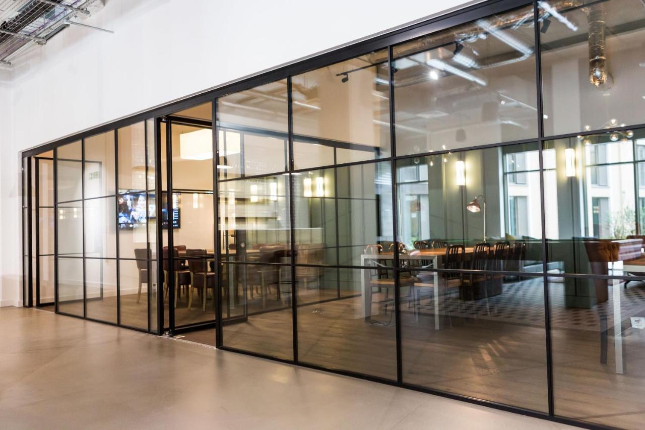 Apartment Contemporary At Chapter White In