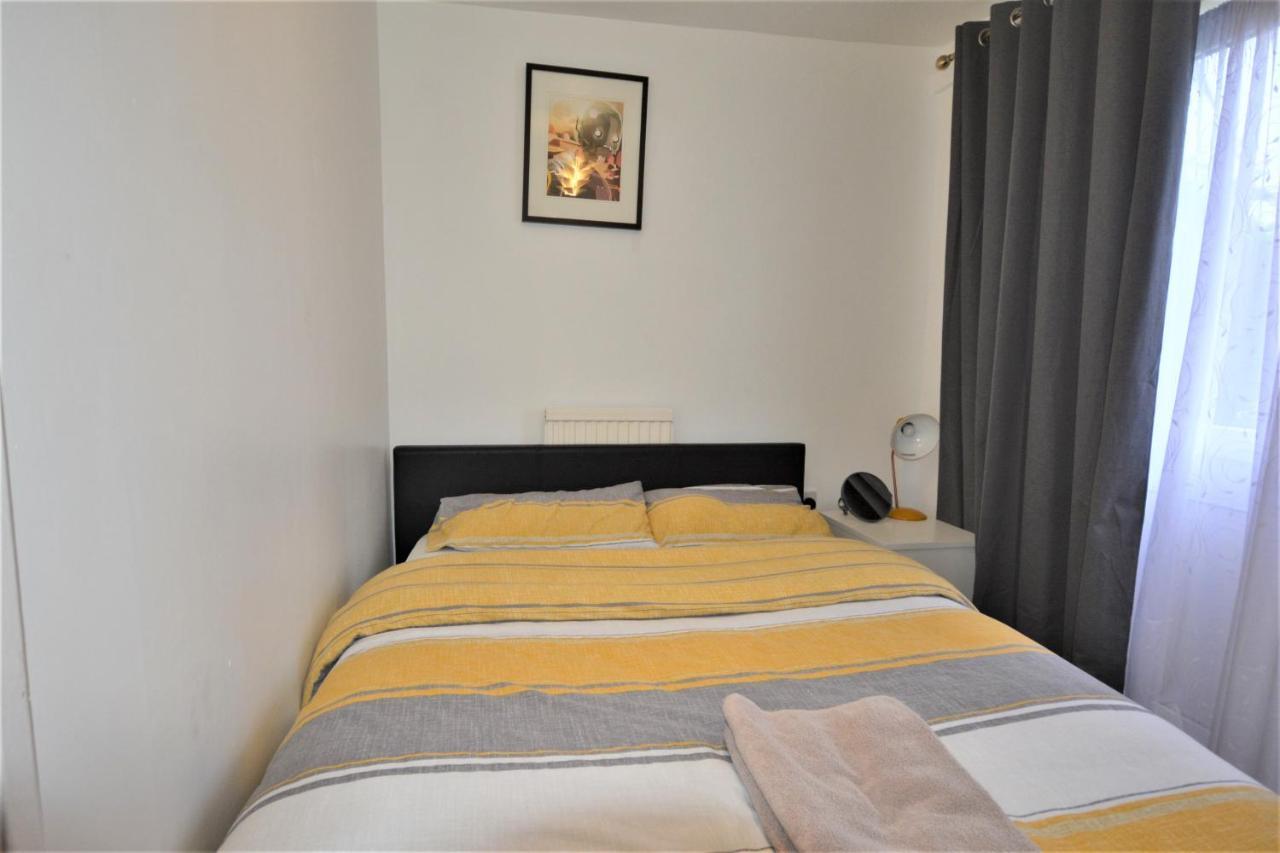 2 Bedroom Near Excel Exhibition Centre Apartment *