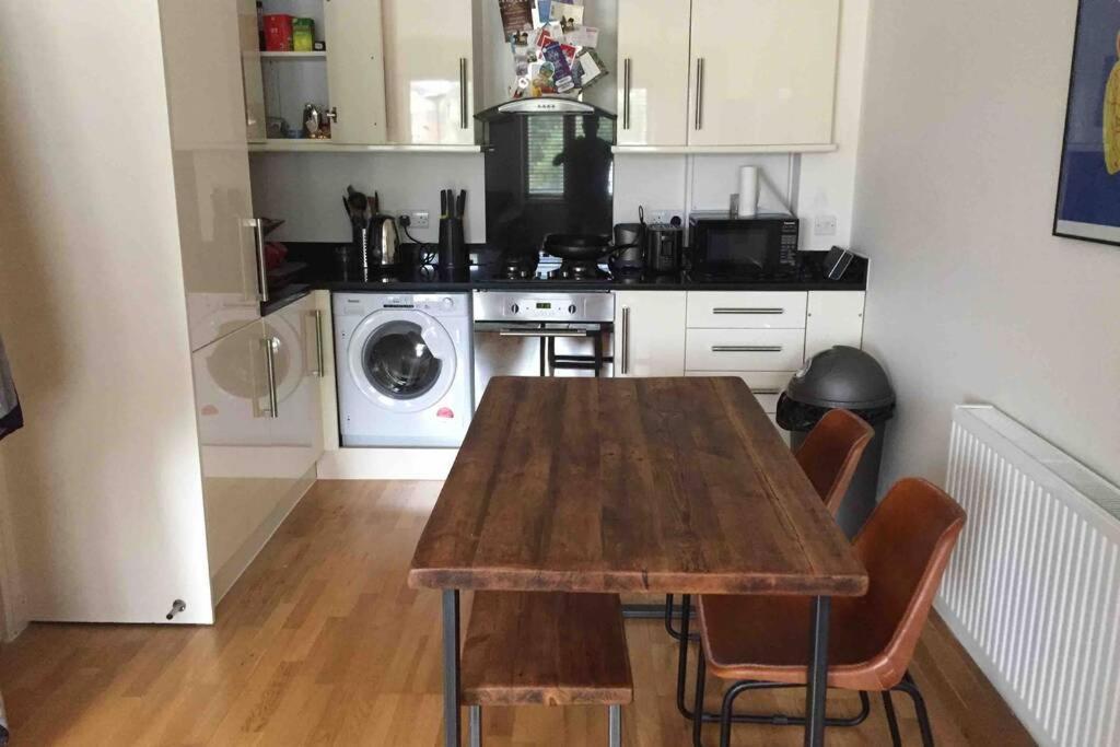 Charming Flat In Golders Green With Parking Space London