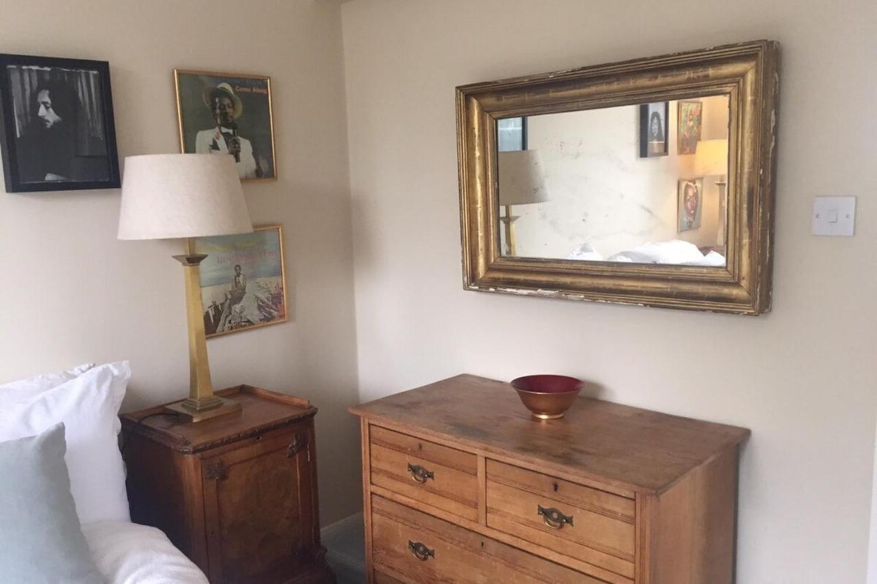 Lovely 2 Bedroom On The Corner Of Portobello Road