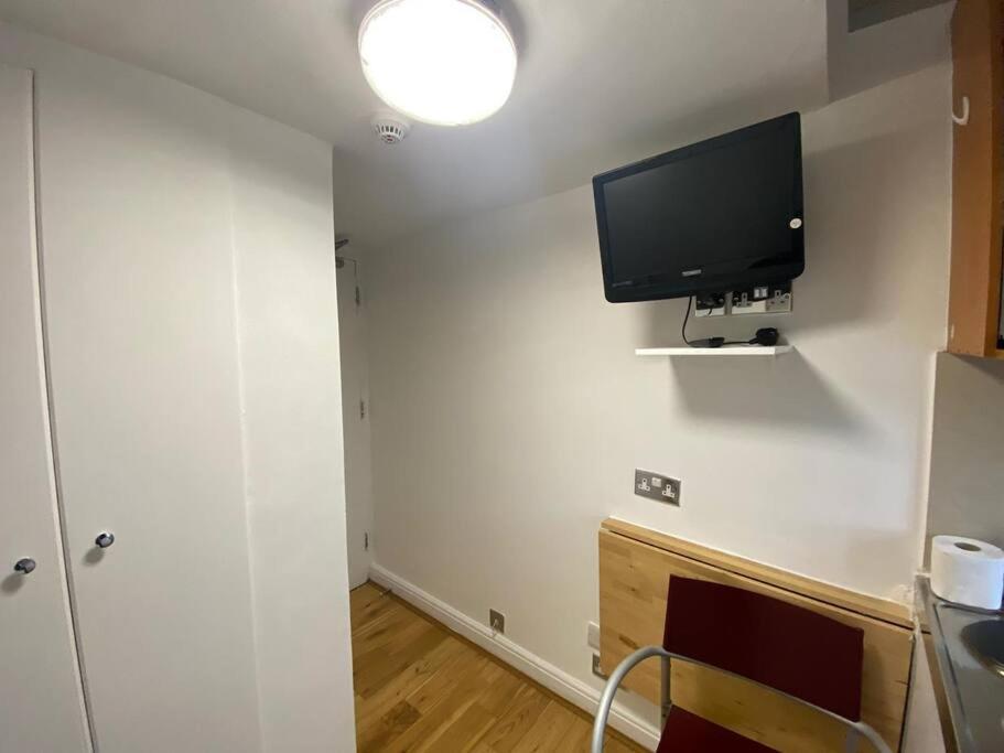 F14- Single Shared Shower/toilet Near Paddington Apartment *