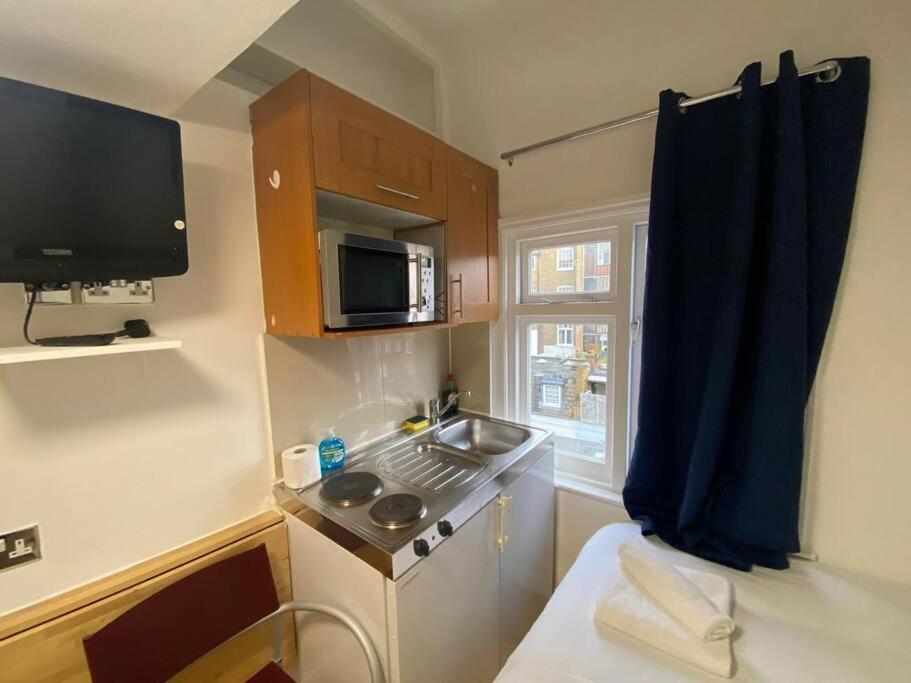 F14- Single Shared Shower/toilet Near Paddington
