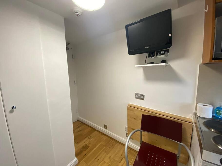 Apartment F14- Single Shared Shower/toilet Near Paddington *
