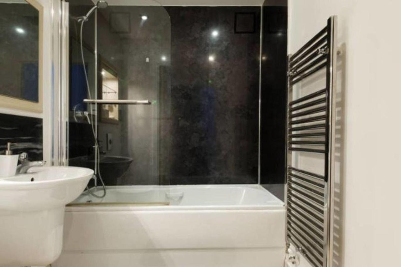 Peaceful Modern 2 Bedroom Flat With Water Views Apartamento Londres