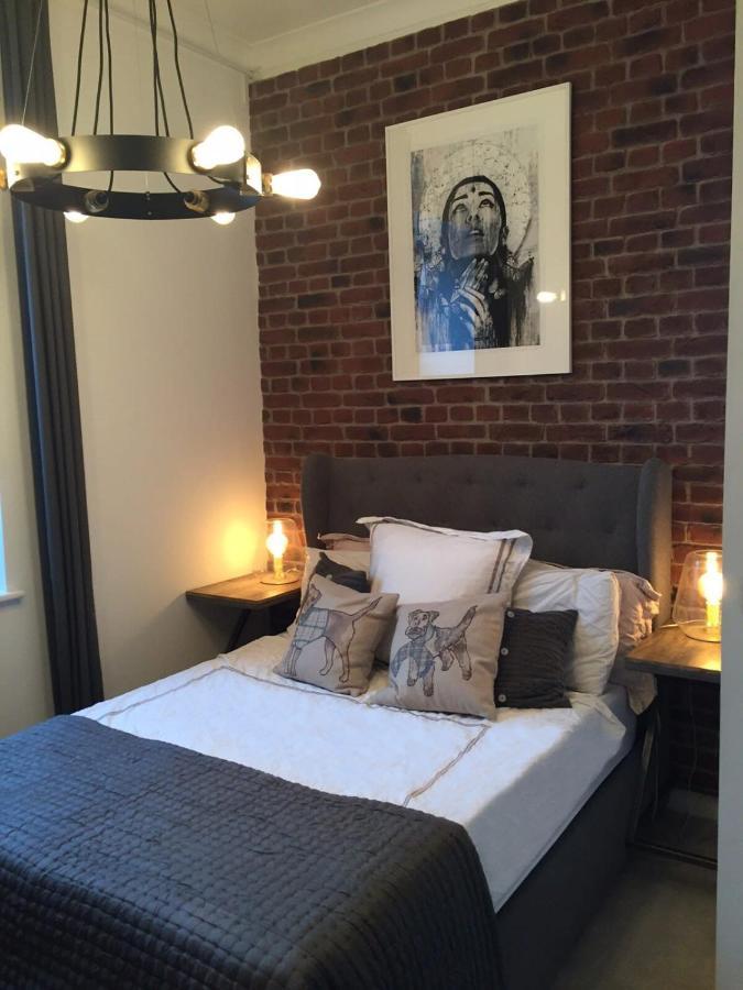 Spacious 1 Bedroom Split Level Old Pub Conversion Tower Bridge Appartement Londen