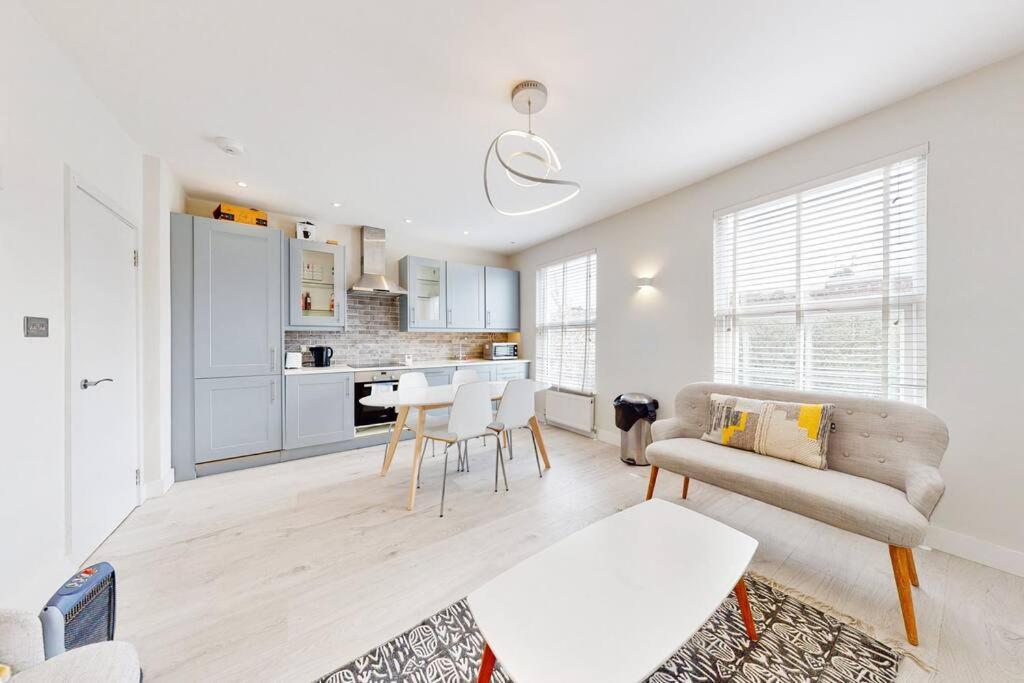 Сasa de vacaciones Stylish 2bed2bath Flat 4min From Tube Station