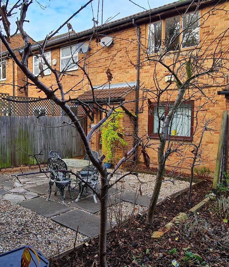 Apartamento Sw19 - Quiet Split-level 2-bedroom Maisonette With Garden *