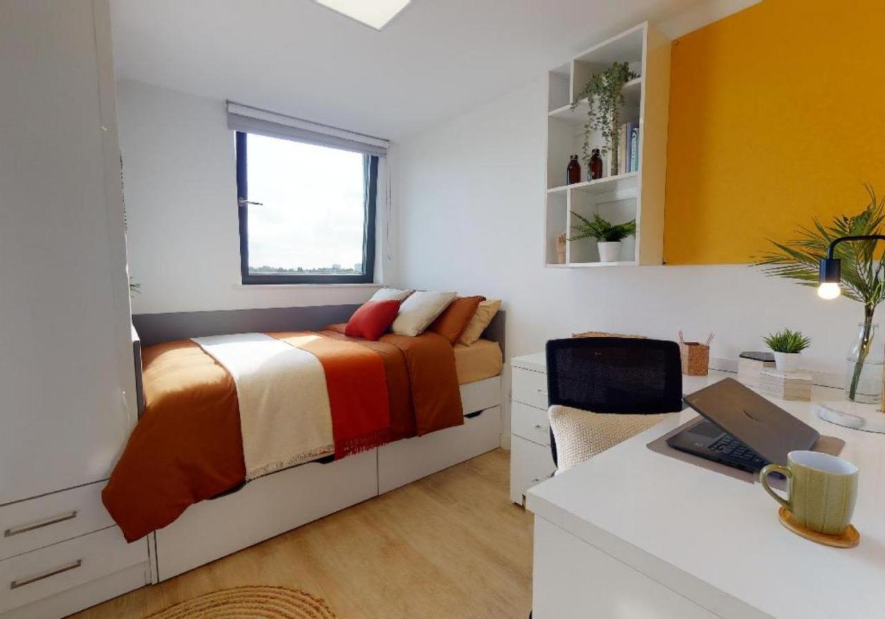 For Students Only Private Bedrooms With Shared Kitchen And At Iq Haywood House In Appartement