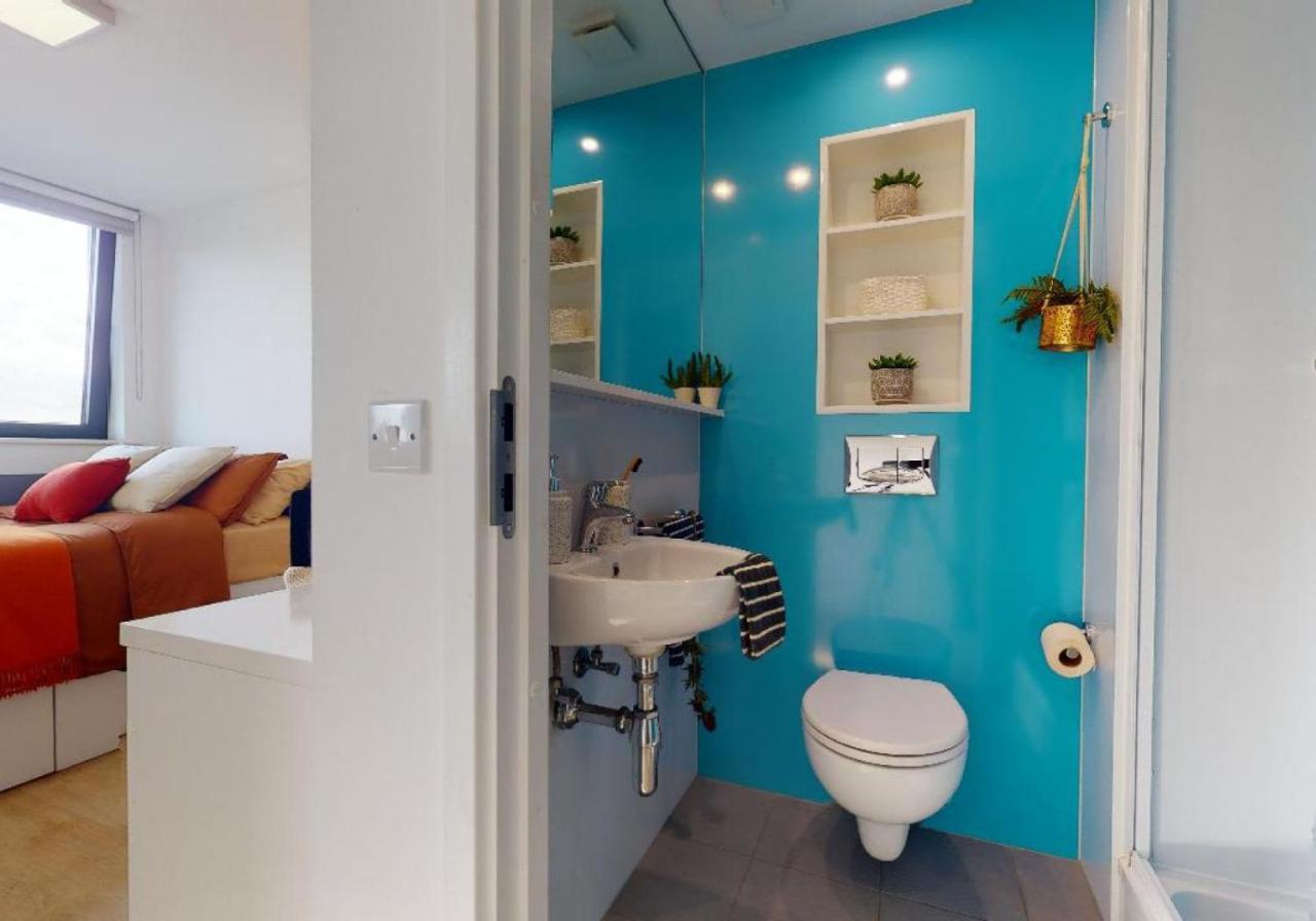 For Students Only Private Bedrooms With Shared Kitchen And At Iq Haywood House In Appartement Londres
