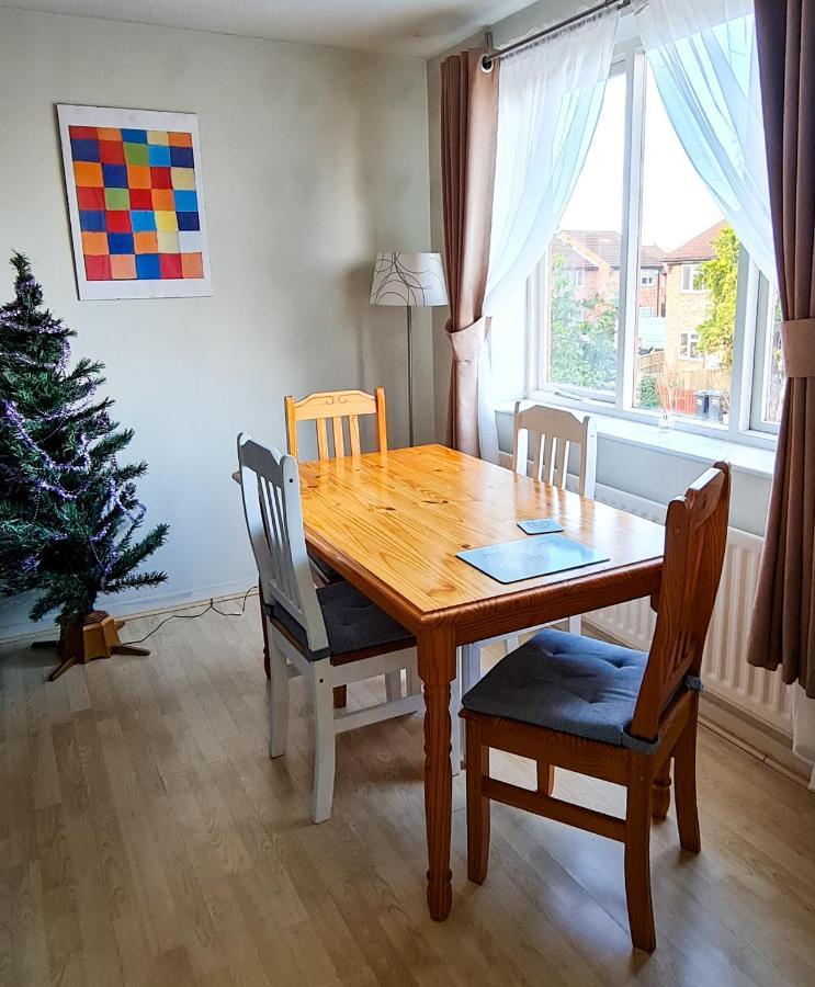 Sw19 - Quiet Split-level 2-bedroom Maisonette With Garden Apartamento *