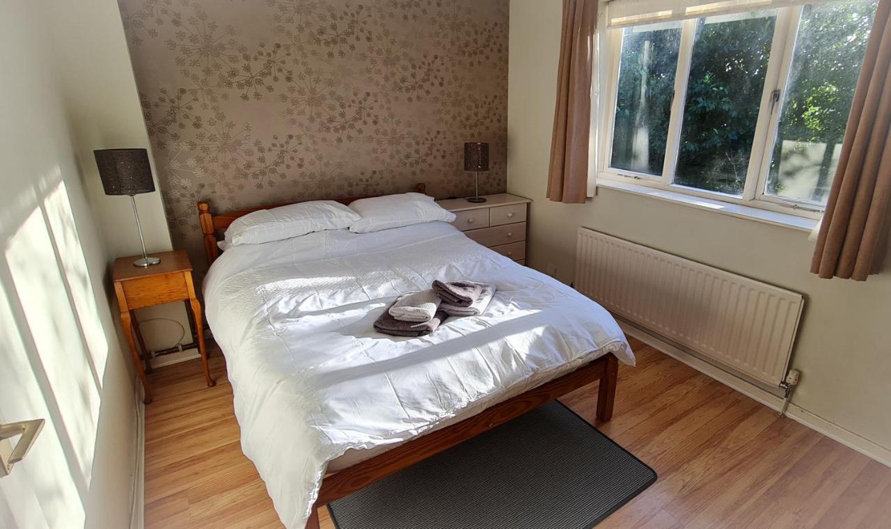 Sw19 - Quiet Split-level 2-bedroom Maisonette With Garden Apartamento Londres