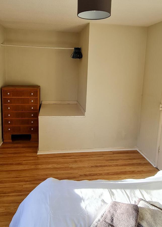 Sw19 - Quiet Split-level 2-bedroom Maisonette With Garden Apartamento *