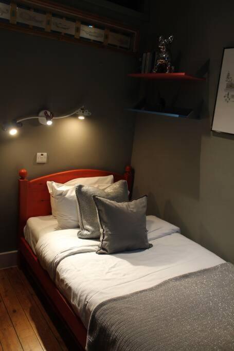 Artistic And Soulful Carnaby Street Movie Pad Londres