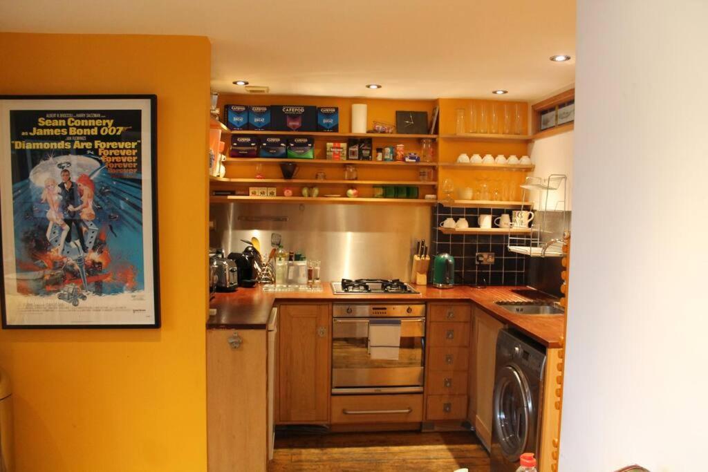 Appartement Artistic And Soulful Carnaby Street Movie Pad