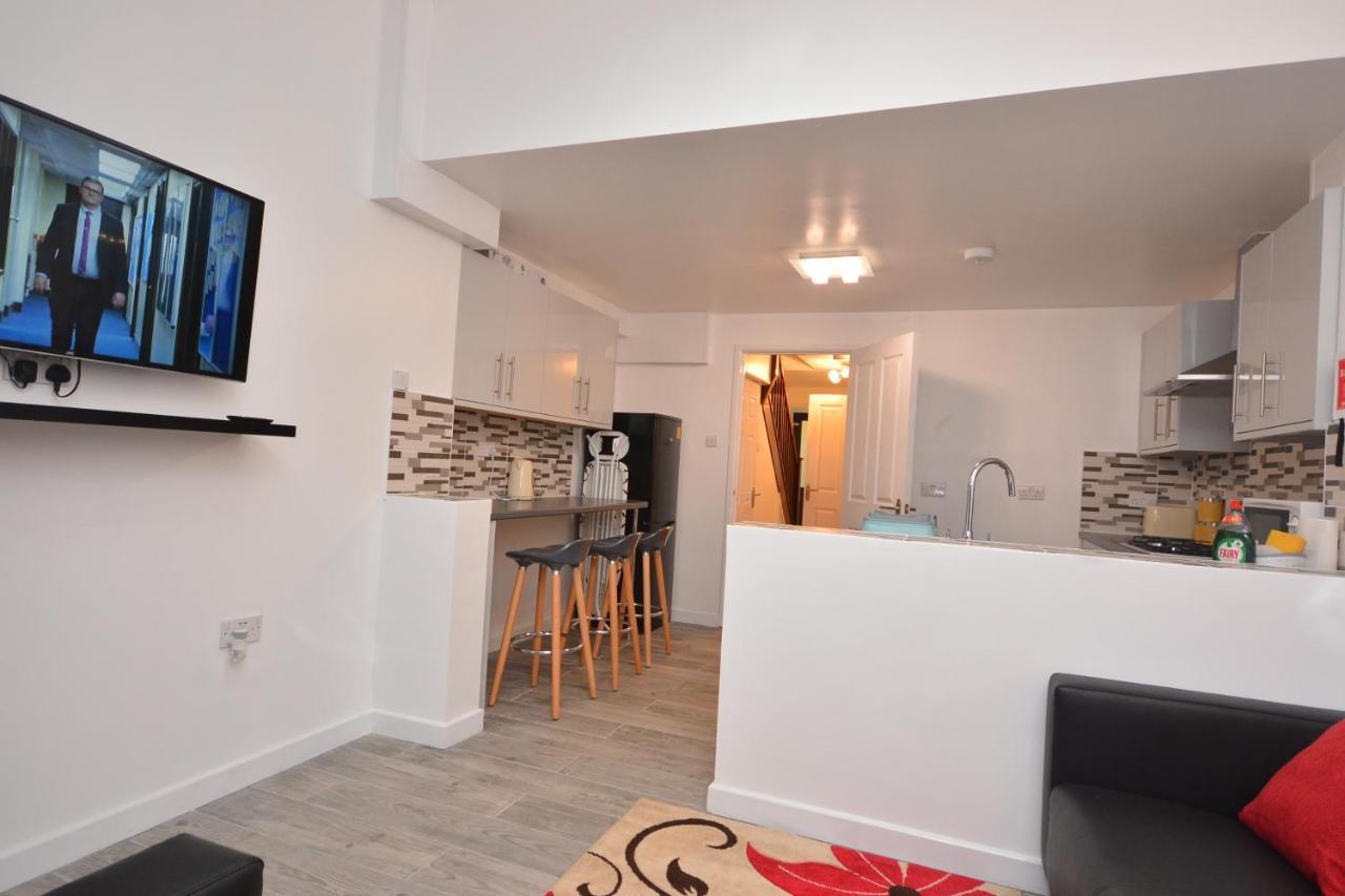 Newly Refurbished 3 Bedroom House * Londres