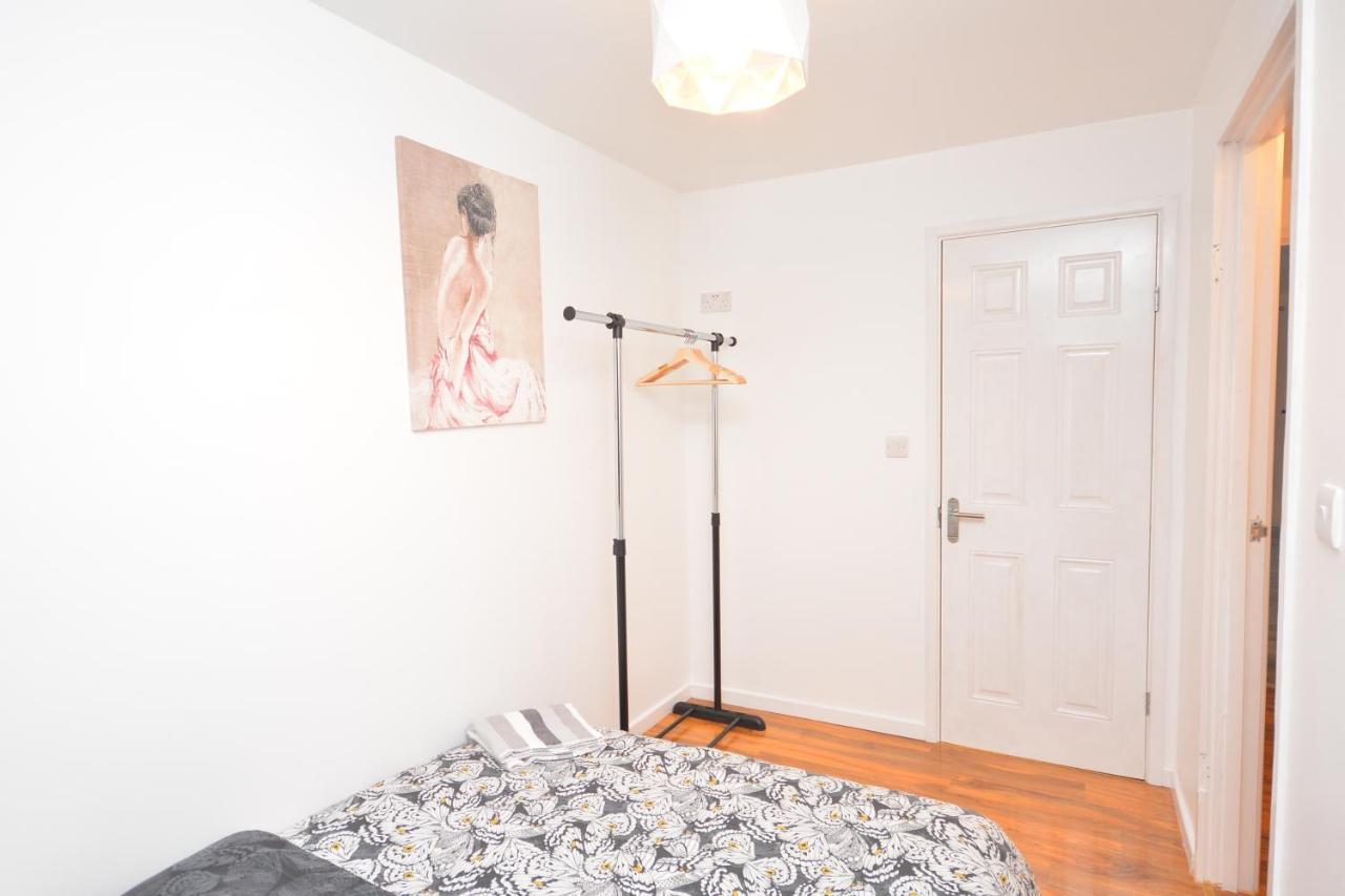 Newly Refurbished 3 Bedroom House Appartement *