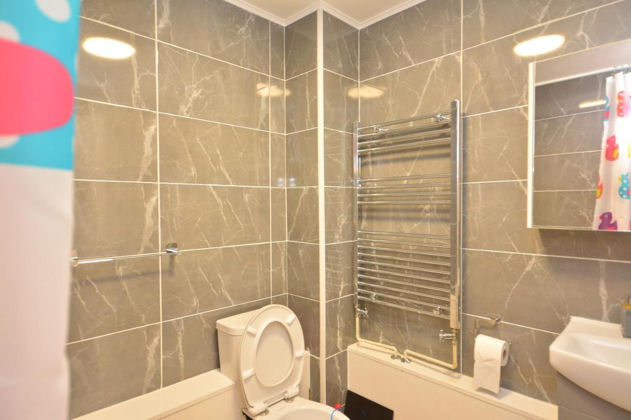 Newly Refurbished 3 Bedroom House Londres