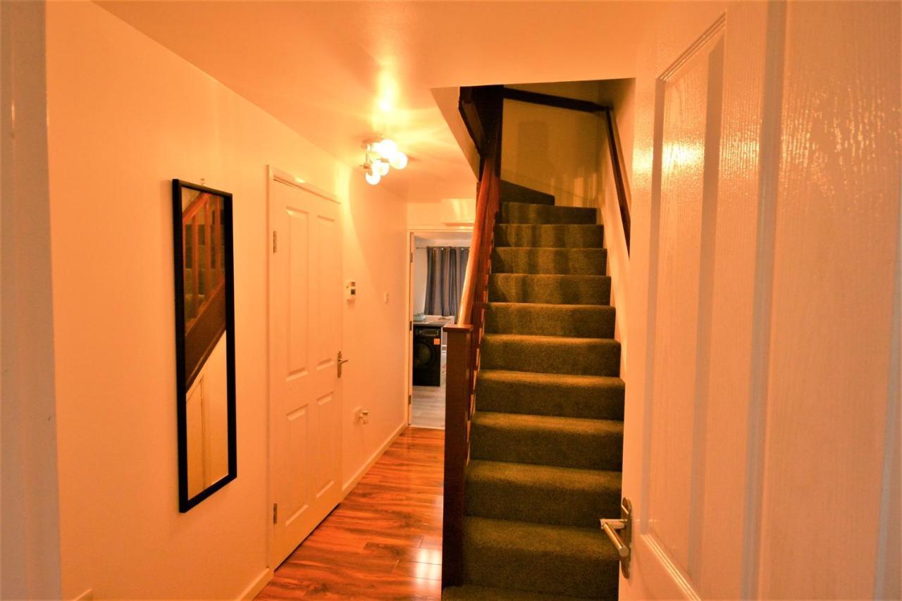Newly Refurbished 3 Bedroom House Appartement