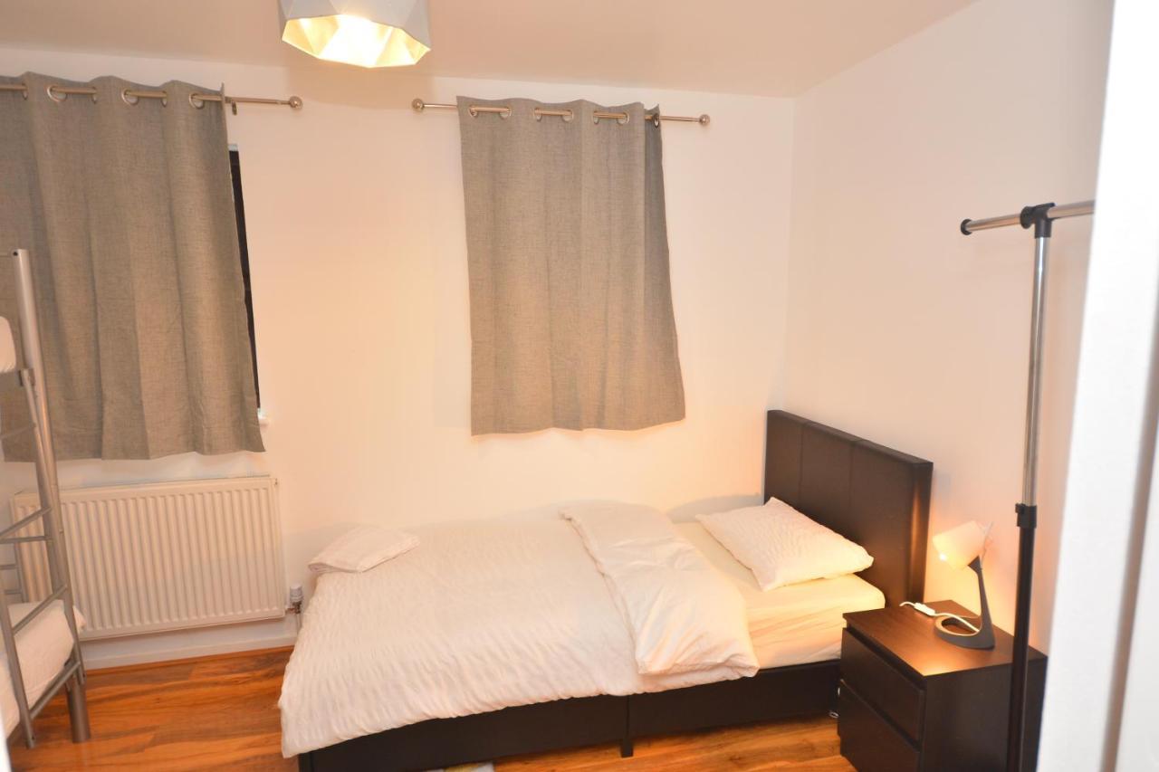 Newly Refurbished 3 Bedroom House Londres