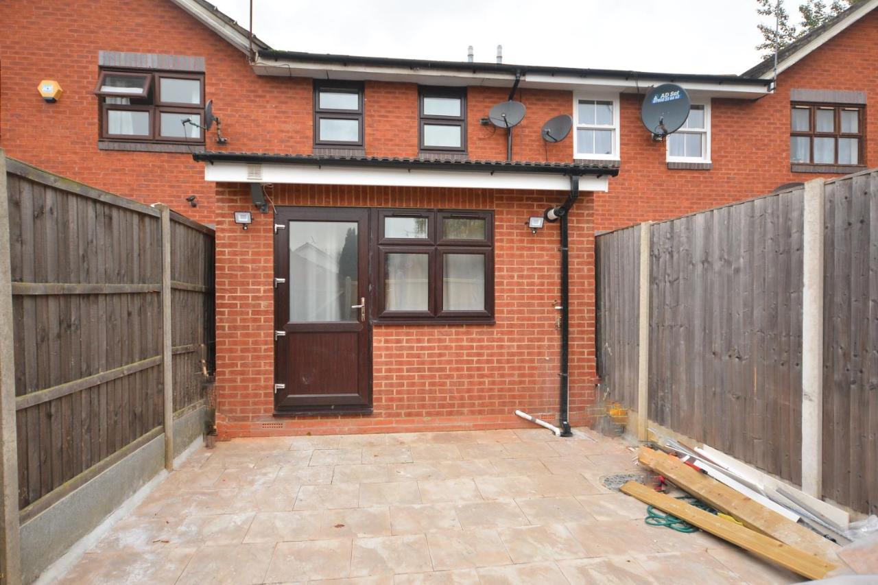 Newly Refurbished 3 Bedroom House *