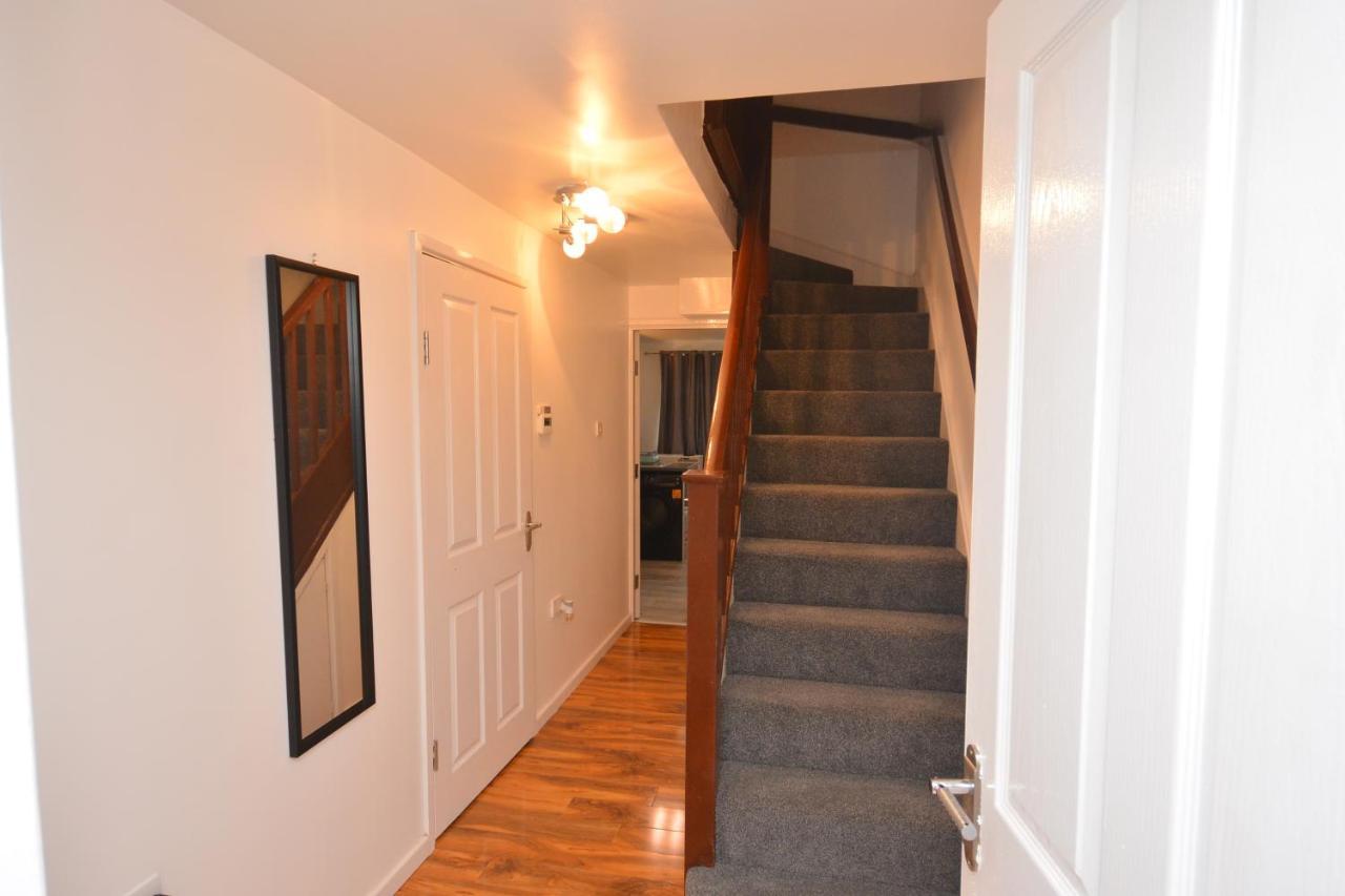 Newly Refurbished 3 Bedroom House *