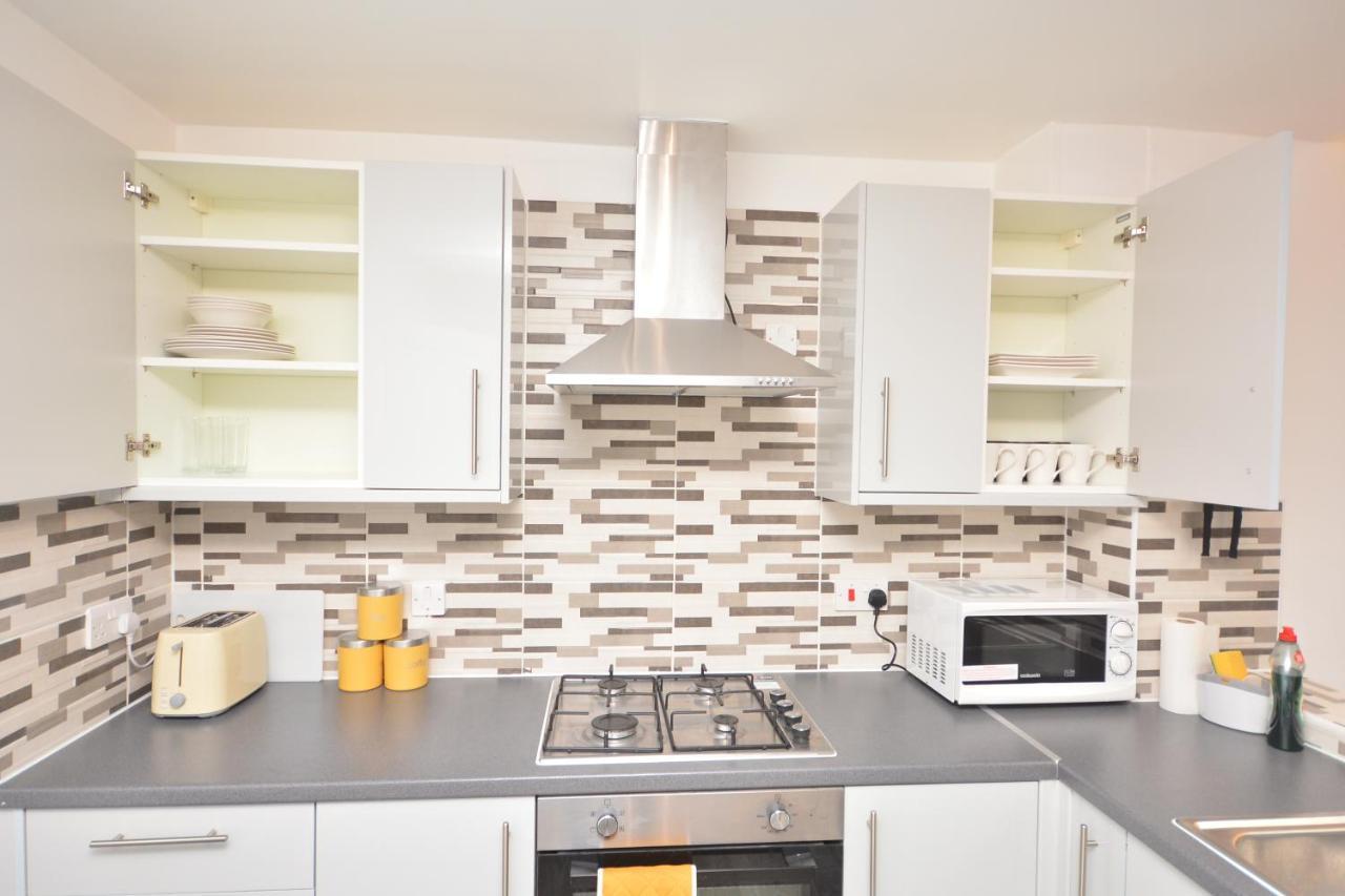 Newly Refurbished 3 Bedroom House Londres