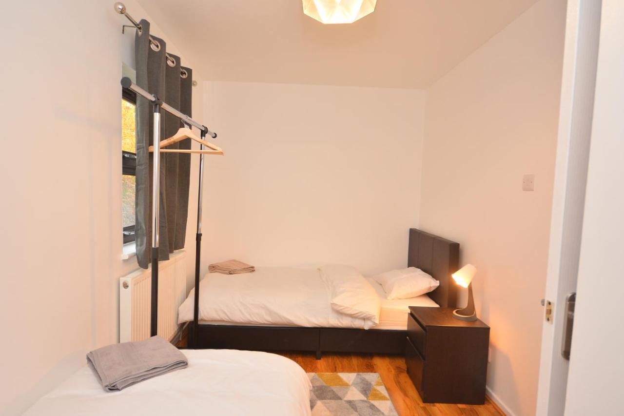 Newly Refurbished 3 Bedroom House Londres