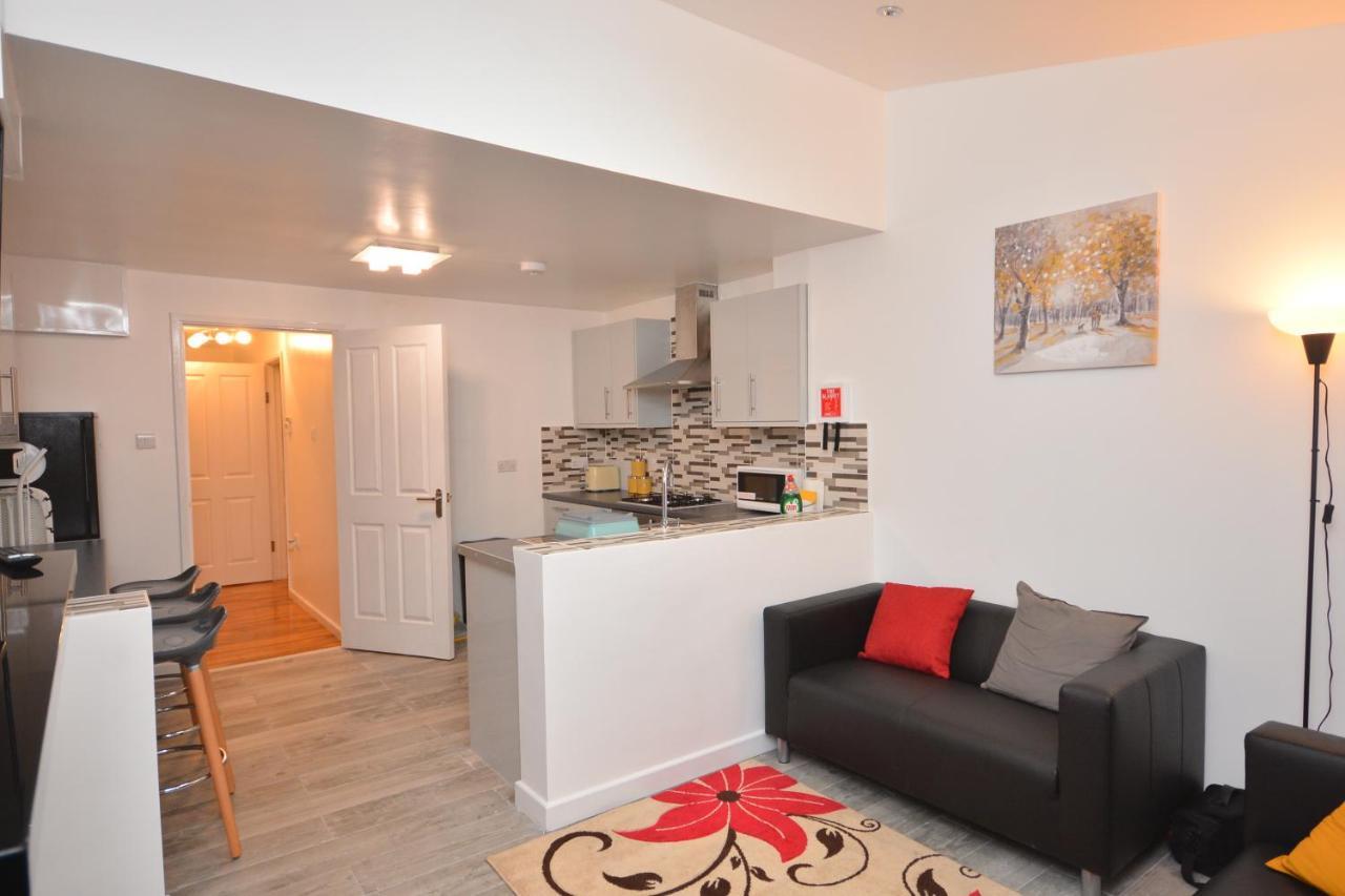 Newly Refurbished 3 Bedroom House Appartement