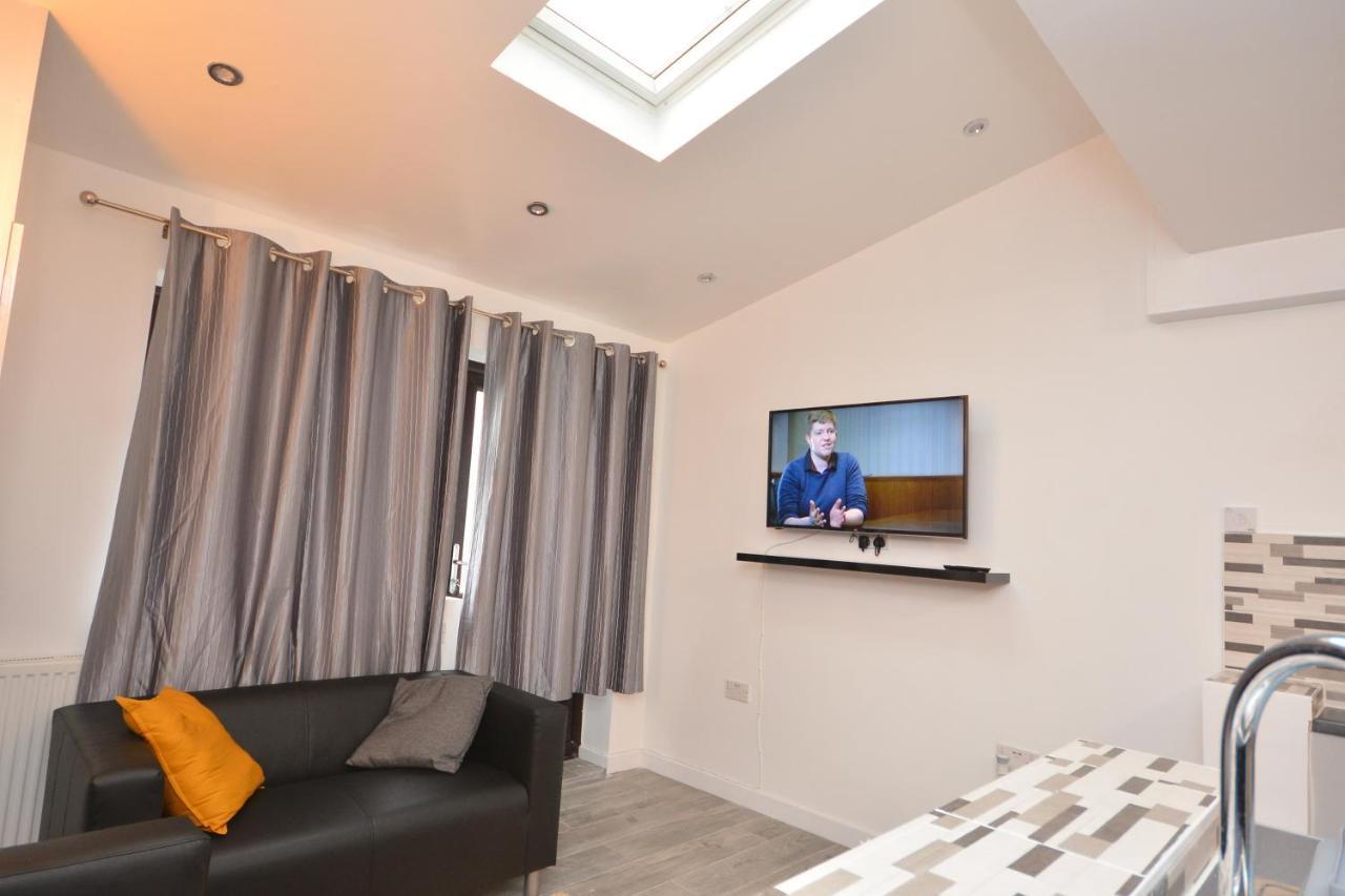 Newly Refurbished 3 Bedroom House Appartement *