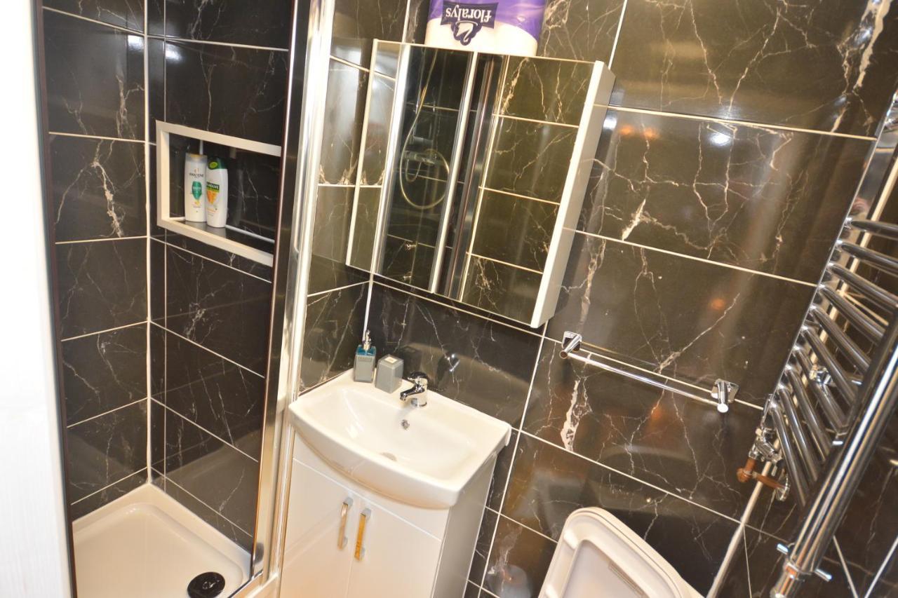 Newly Refurbished 3 Bedroom House Londres