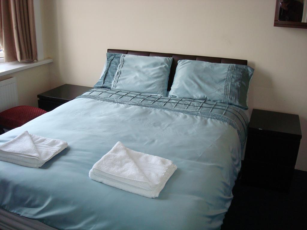 Forest Gate - Free Parking Limited Spaces 2*