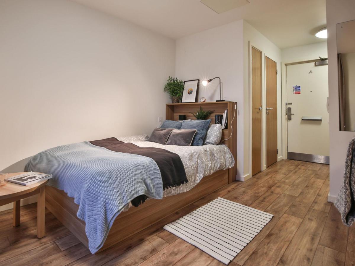 Private Bedrooms And Minutes Away From Wembley Stadium At Sterling Court Apartment London
