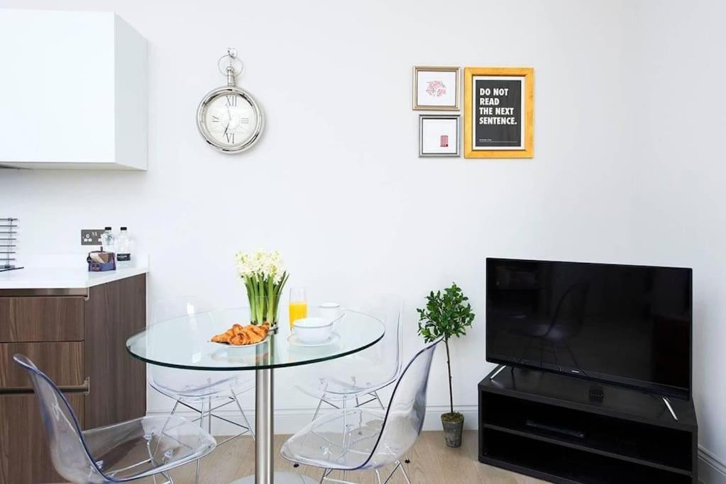 Recently Redecorated Bright 1br Near Shepherds Bush With Parking Soa Londres