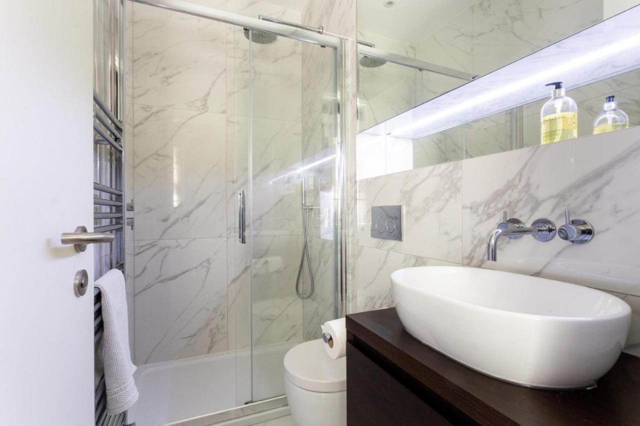 New Stunning 5bd Mews House Londen