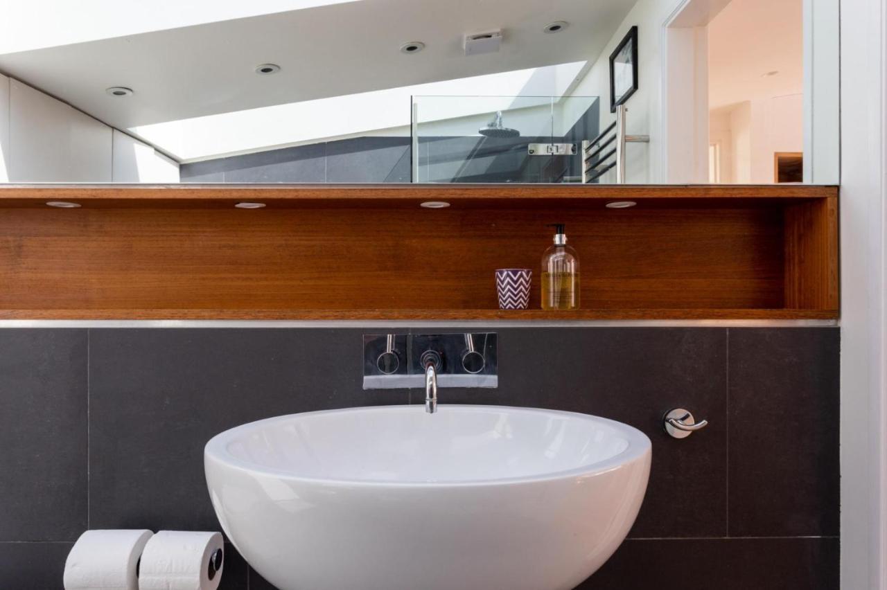 New Stunning 5bd Mews House * Londen