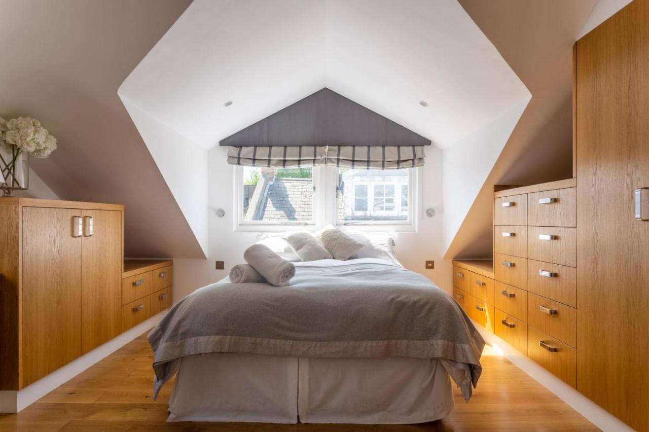 New Stunning 5bd Mews House * Londen