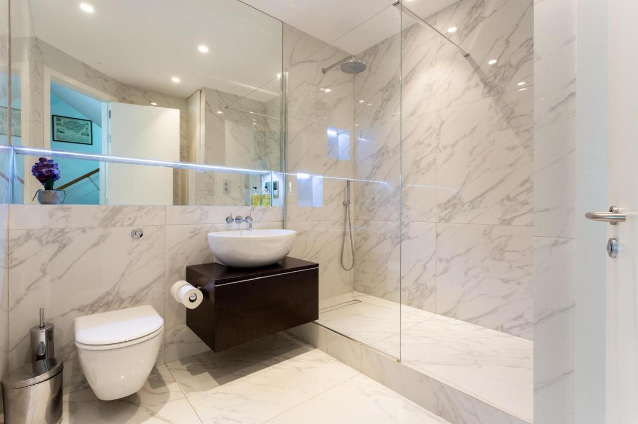 New Stunning 5bd Mews House * Londen