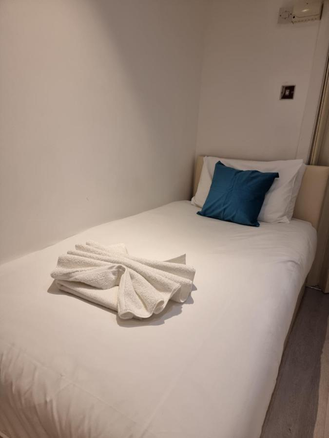 F2- Basement Fits 1 Near Paddington * Londres