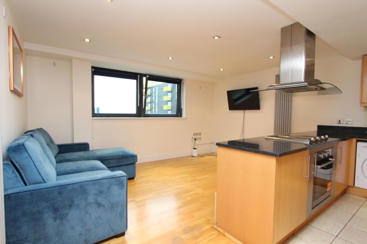 Lovely 2-bedroom In Docklands, E14 Apartamento *