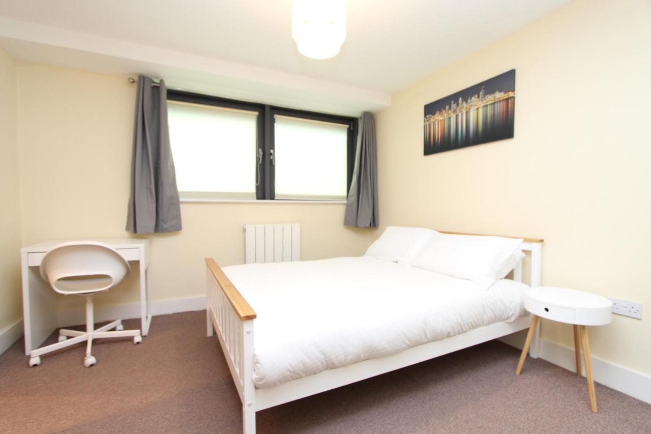 Apartamento Lovely 2-bedroom In Docklands, E14 *