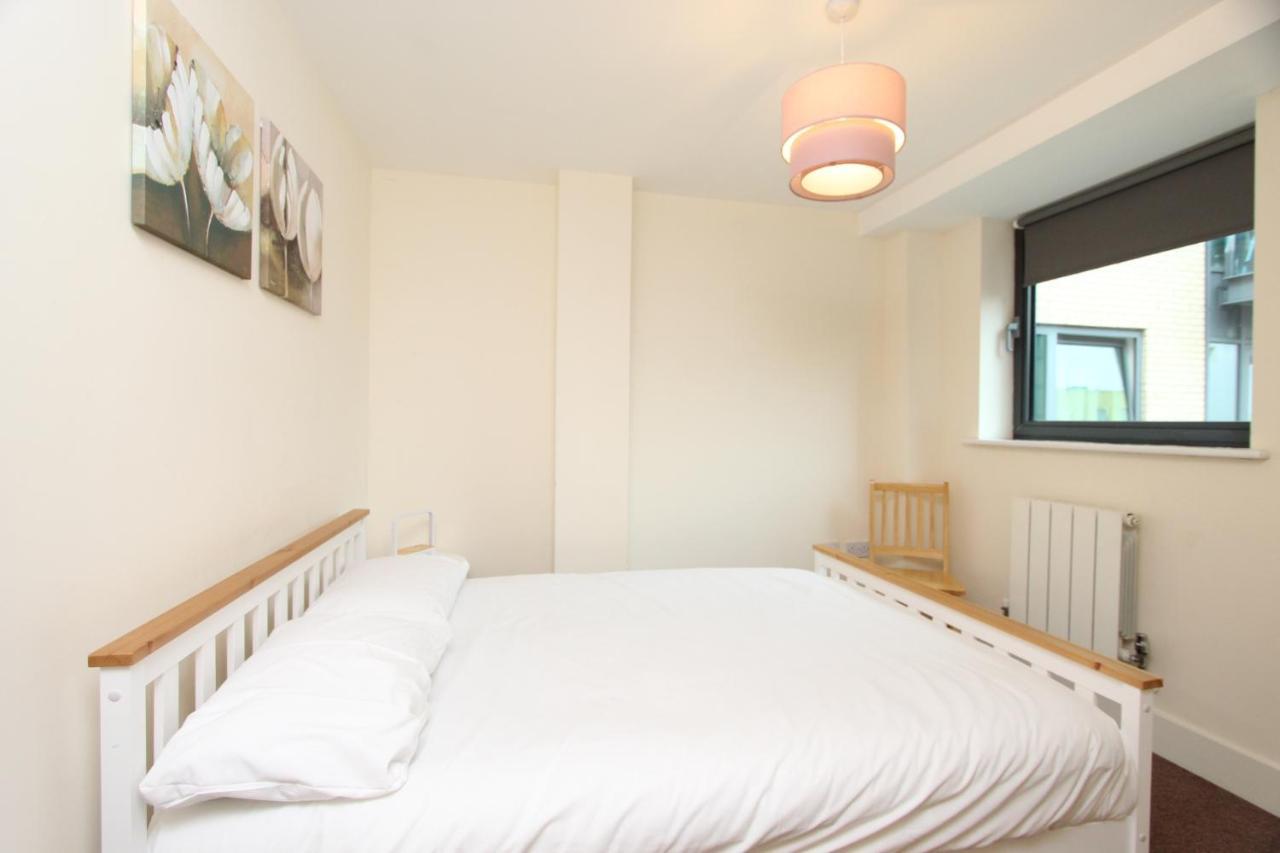 Apartamento Lovely 2-bedroom In Docklands, E14 *