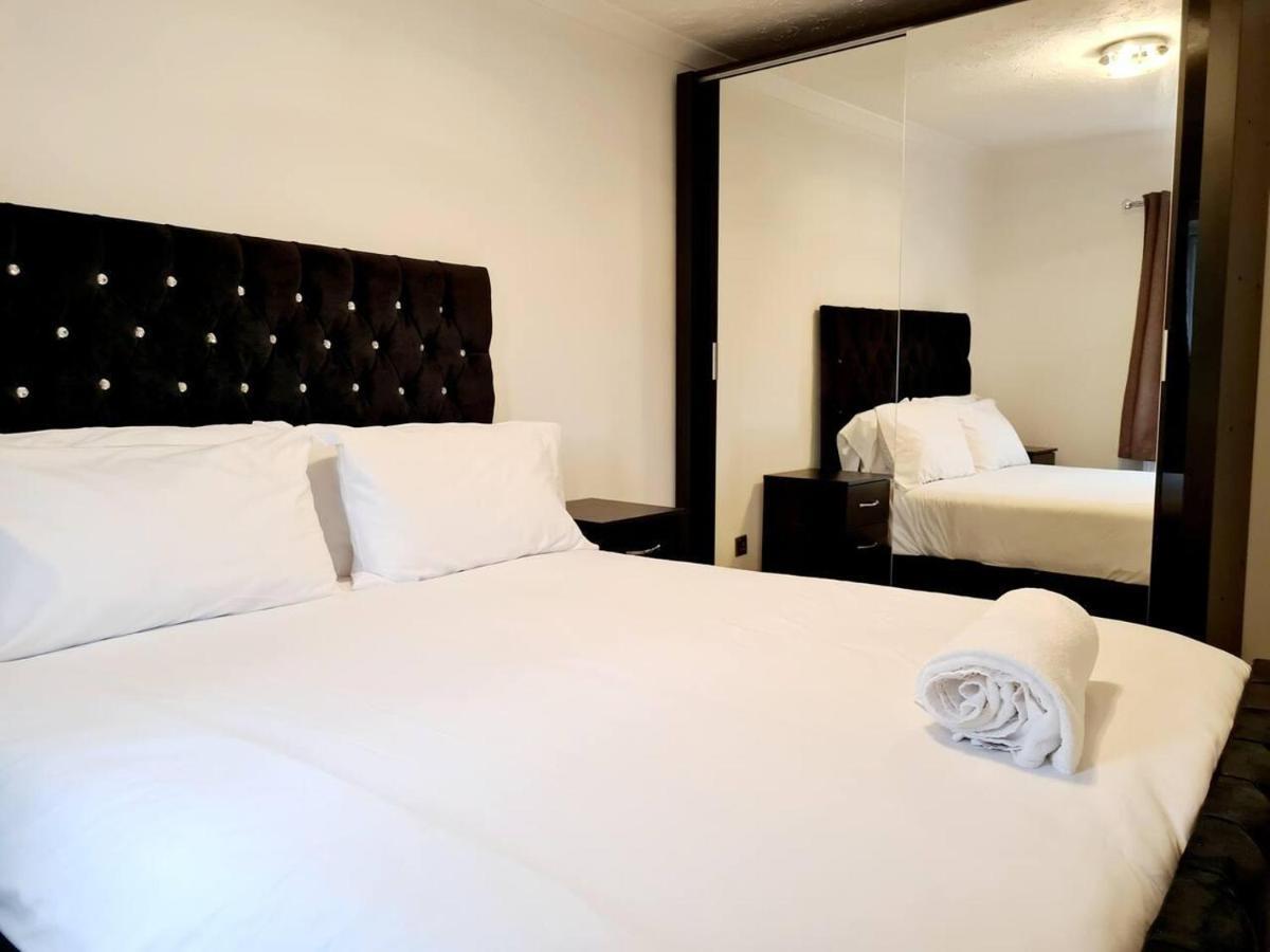 Modern & Spacious - Walk To Excel- Parking Londres