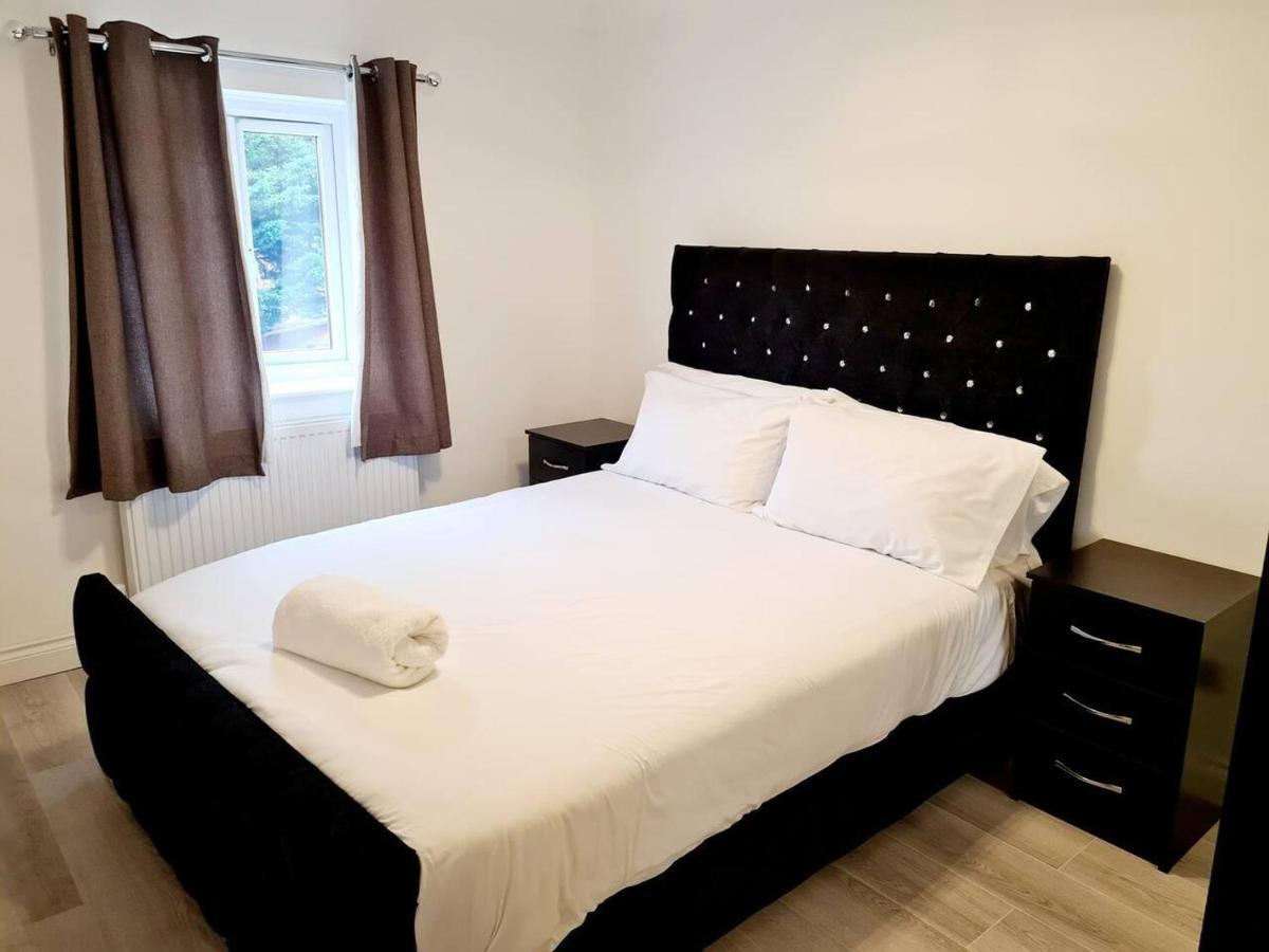 Modern & Spacious - Walk To Excel- Parking Casa de férias *