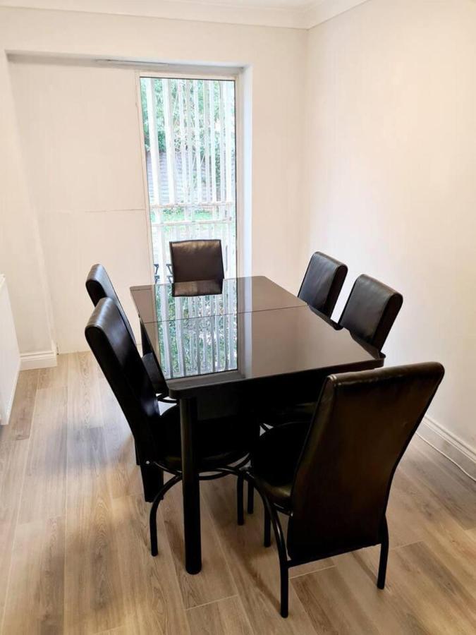 Modern & Spacious - Walk To Excel- Parking * Londres