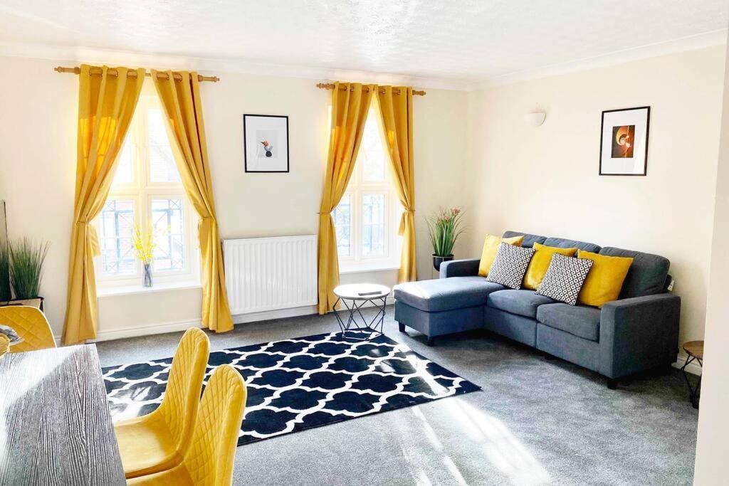 Smartrips Beckton Townhouse With Parking